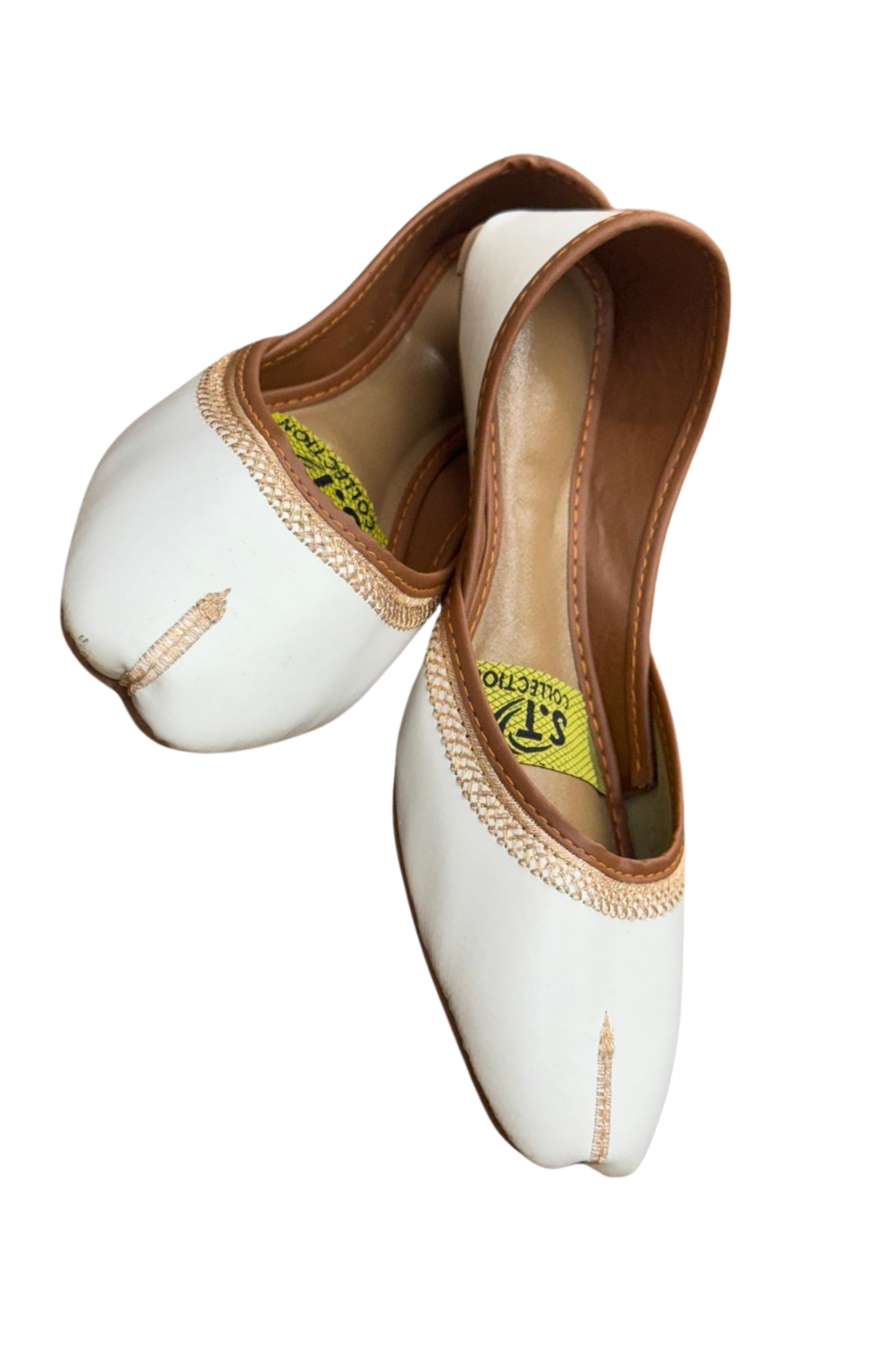 Elegant White & Gold Khussa