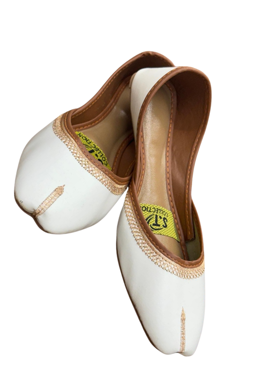 Elegant White & Gold Khussa